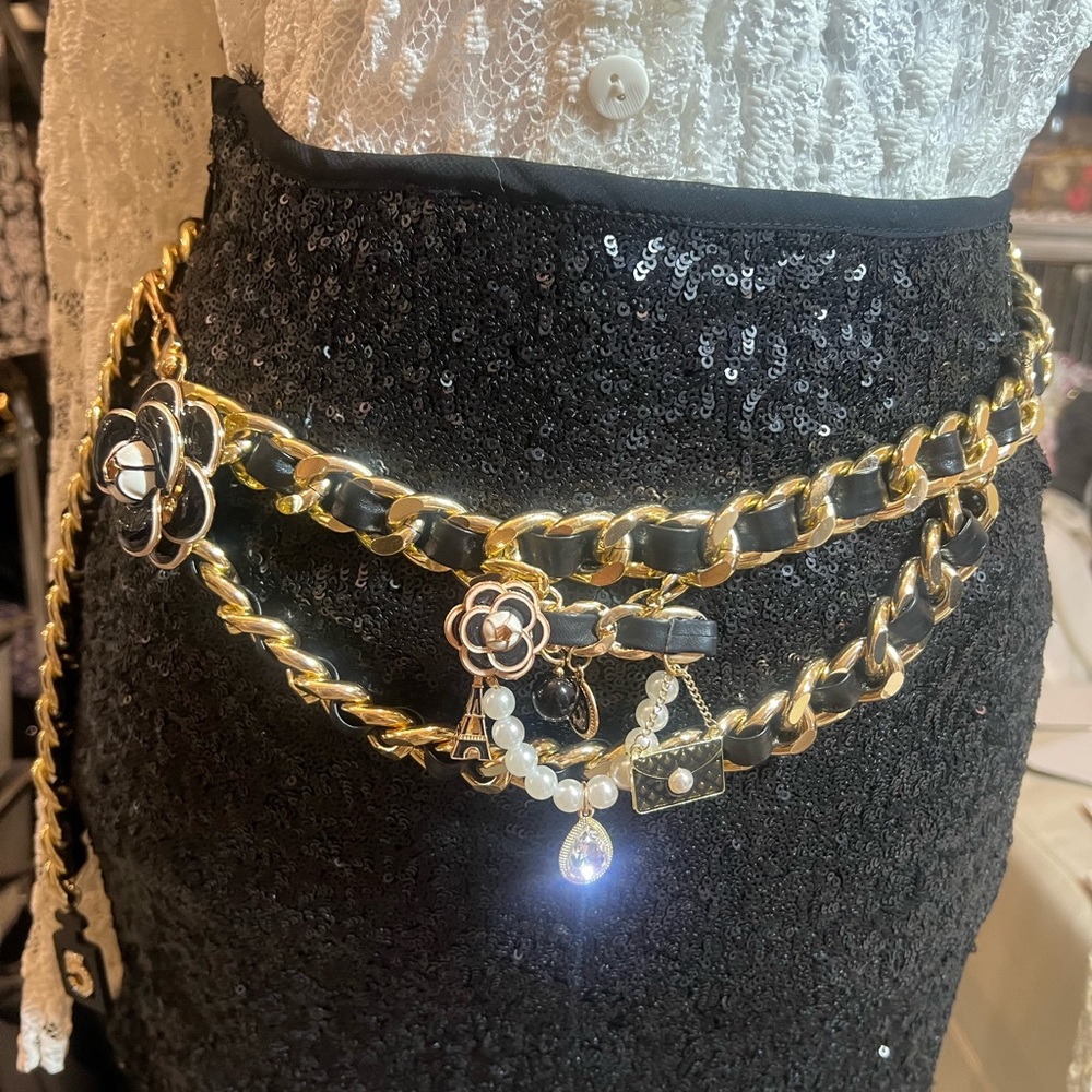 Elegant Gold and Black Chain Belt with Floral Accents